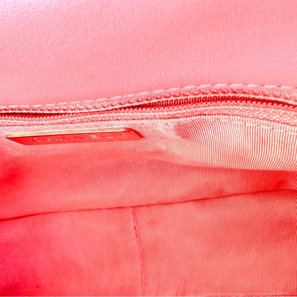 Chanel 19 Flap Bag Quilted Leather
Medium Pink - Picture 4 of 7